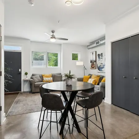 Modern 3-story Townhome W Rooftop & Views