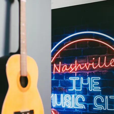 Apartment Grand Ole Nashville- Walk To Broadway & Honky Tonks! *