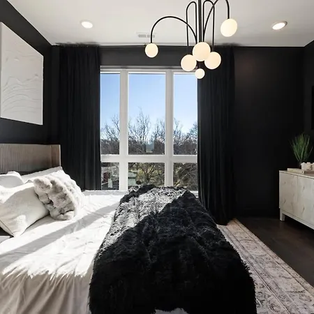 New Iconic Duo 2 Homes & Rooftop Vibes Holiday home