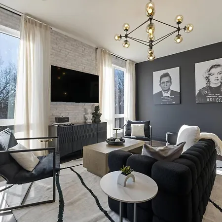 Holiday home New Iconic Duo 2 Homes & Rooftop Vibes