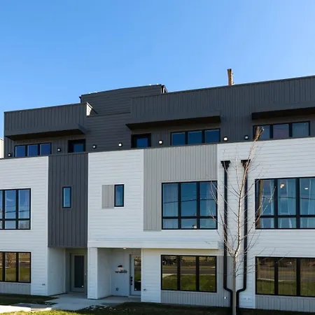 New Iconic Duo 2 Homes & Rooftop Vibes Holiday home *