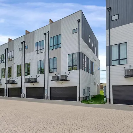 New Iconic Duo 2 Homes & Rooftop Vibes Nashville