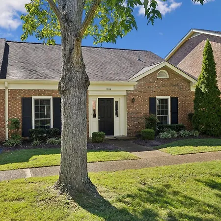 Charming Vintage 3 Bedroom Townhome 30 Or Days By Skyrun *