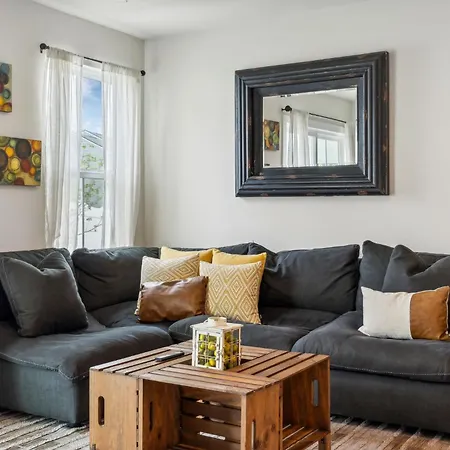 Stylish Vibe 2 Bed 2 Bath 30 Or Days By Skyrun Holiday home *
