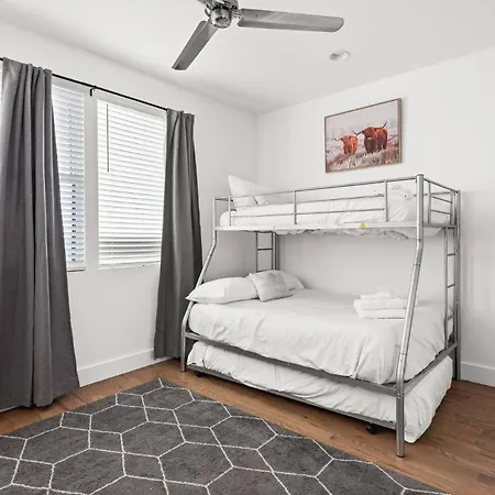 Elmhurst 113a Holiday home *