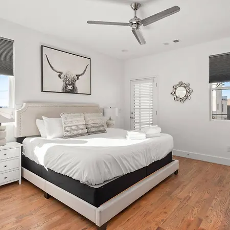 Elmhurst 113a Holiday home