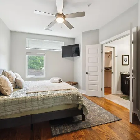 Spacious 3-story Townhome W Rooftop & Views Nashville