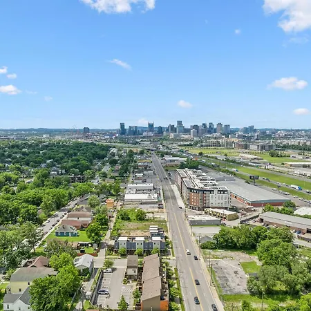 Spacious 3-story Townhome W Rooftop & Views *