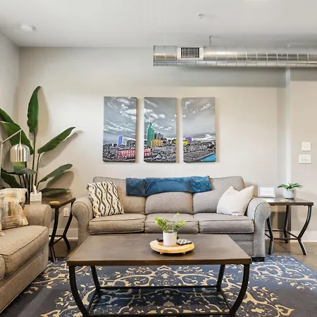 Holiday home Spacious 3-story Townhome W Rooftop & Views