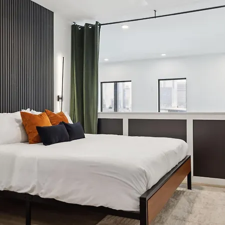 Beverly Nash Downtown, Incredible Skyline Views, Walk To Broadway! Holiday home Nashville