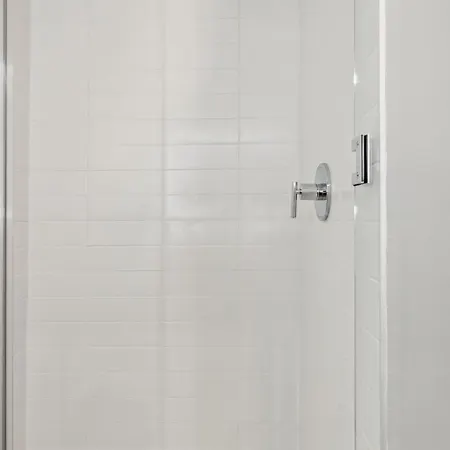 Apartment Walk To Broadway From Whiskey Glasses, Bach Party Approved With Pool And Gym *
