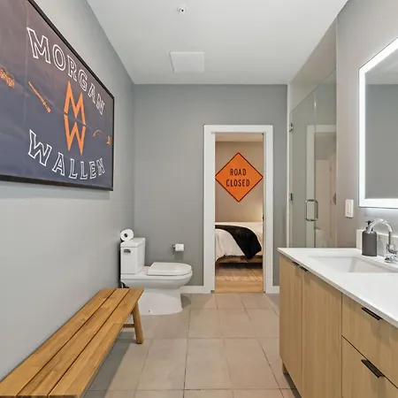 Walk To Broadway From Whiskey Glasses, Bach Party Approved With Pool And Gym *