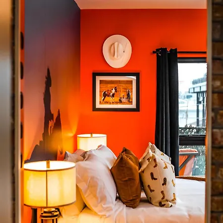 Apartment Walk To Broadway From Whiskey Glasses, Bach Party Approved With Pool And Gym Nashville