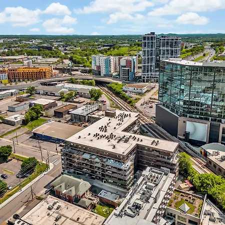 Walk To Broadway From Whiskey Glasses, Bach Party Approved With Pool And Gym Apartment Nashville