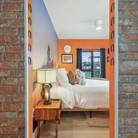Apartment Walk To Broadway From Whiskey Glasses, Bach Party Approved With Pool And Gym Nashville