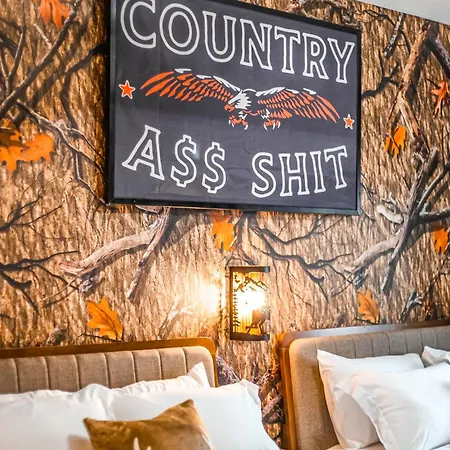 Walk To Broadway From Whiskey Glasses, Bach Party Approved With Pool And Gym * Nashville