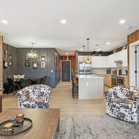 Walk To Broadway From Whiskey Glasses, Bach Party Approved With Pool And Gym * Nashville