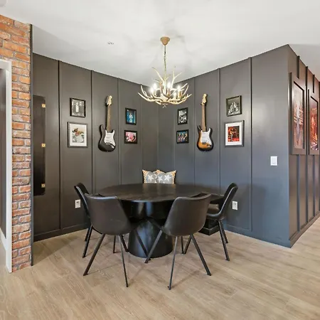 Apartment Walk To Broadway From Whiskey Glasses, Bach Party Approved With Pool And Gym