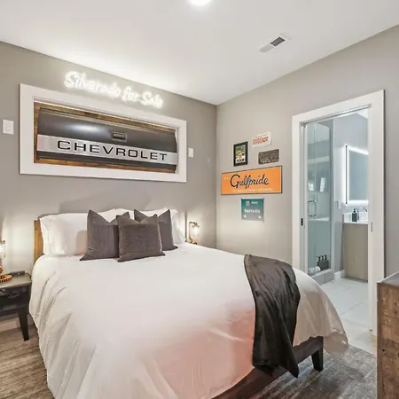 Apartment Walk To Broadway From Whiskey Glasses, Bach Party Approved With Pool And Gym Nashville