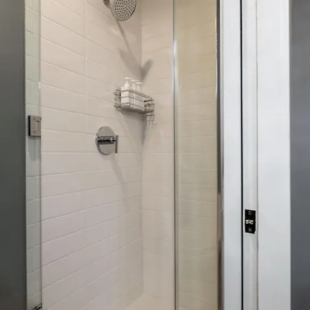 Apartment Diamonds Are Forever Walk To Broadway Pool And Gym *