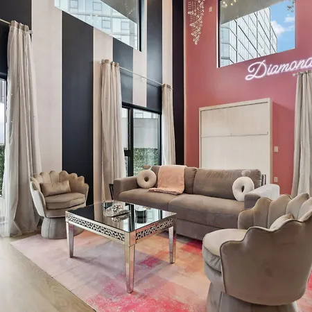 Diamonds Are Forever Walk To Broadway Pool And Gym Apartment *