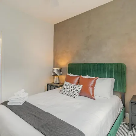 Trillium-3 Unit Combo-private Decks-near Broadway Holiday home