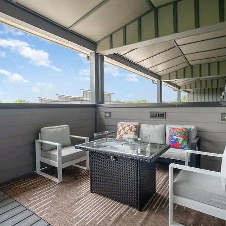 Holiday home Trillium-3 Unit Combo-private Decks-near Broadway Nashville