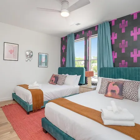 Trillium-3 Unit Combo-private Decks-near Broadway *