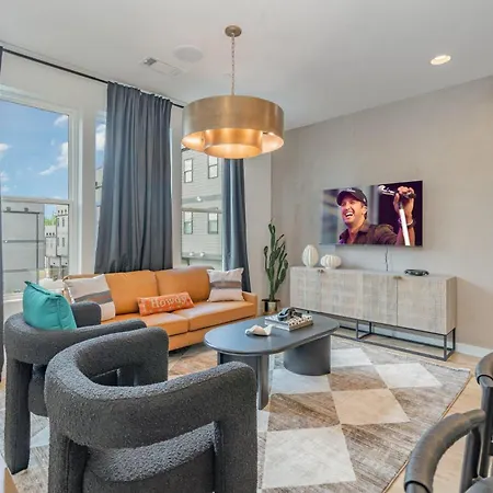 Holiday home Trillium-3 Unit Combo-private Decks-near Broadway Nashville