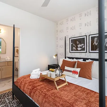 Trillium-3 Unit Combo-private Decks-near Broadway