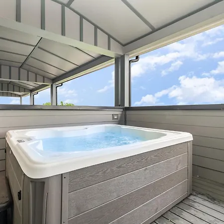 Round-up - Private Deck/hot Tub - 7 Mins Broadway * Nashville