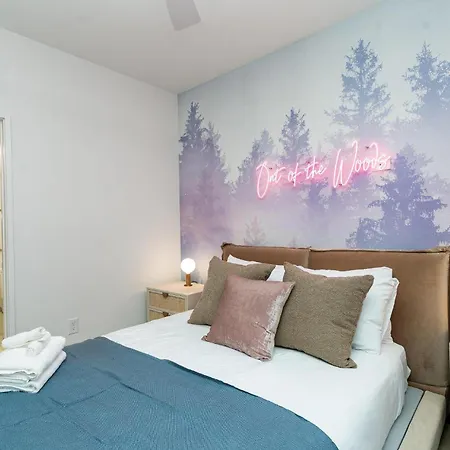Quadra-4 Unit Combo-rooftop Decks-mins To Broadway Holiday home *