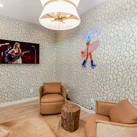 Holiday home Quadra-4 Unit Combo-rooftop Decks-mins To Broadway Nashville