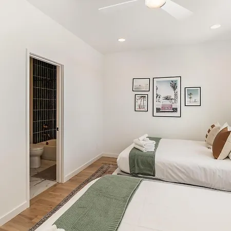 Quadra-4 Unit Combo-rooftop Decks-mins To Broadway