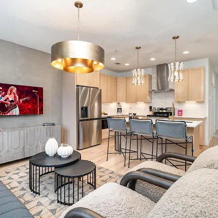 Quadra-4 Unit Combo-rooftop Decks-mins To Broadway Holiday home *