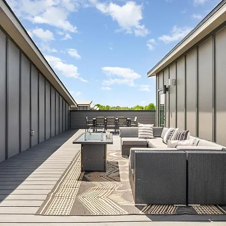 Holiday home Quadra-4 Unit Combo-rooftop Decks-mins To Broadway Nashville