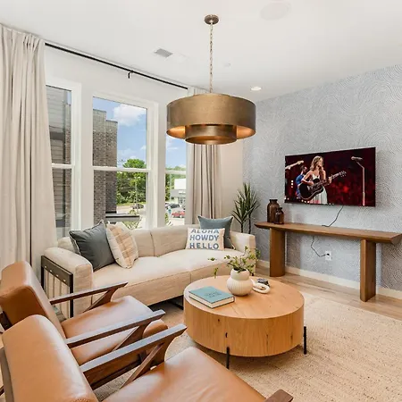 Holiday home Quadra-4 Unit Combo-rooftop Decks-mins To Broadway *