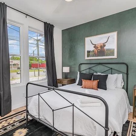 Quadra-4 Unit Combo-rooftop Decks-mins To Broadway Holiday home