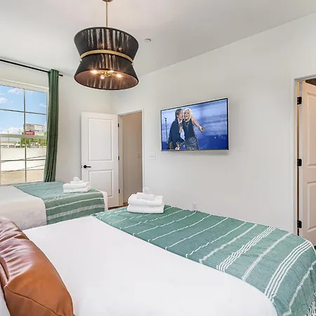 Holiday home Quadra-4 Unit Combo-rooftop Decks-mins To Broadway Nashville