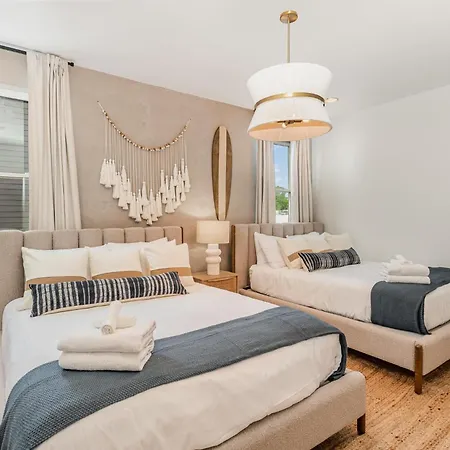 Quadra-4 Unit Combo-rooftop Decks-mins To Broadway Holiday home *