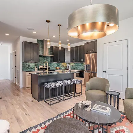 Quadra-4 Unit Combo-rooftop Decks-mins To Broadway Holiday home Nashville