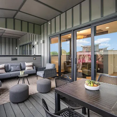 Quadra-4 Unit Combo-rooftop Decks-mins To Broadway *