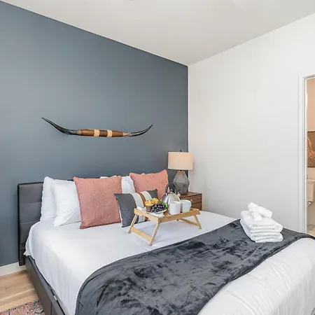 Quadra-4 Unit Combo-rooftop Decks-mins To Broadway *