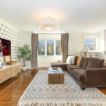 Holiday home The Retreat - 12 South - 6 Mins To Broadway