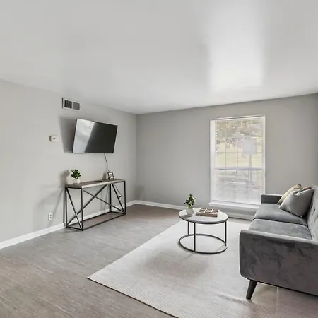 Apartment Jamestown B4 I Comfy 2 Bed 1 Bath *