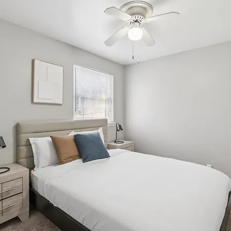 Jamestown B4 I Comfy 2 Bed 1 Bath Apartment