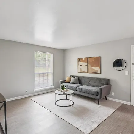 Jamestown B4 I Comfy 2 Bed 1 Bath Apartment Nashville