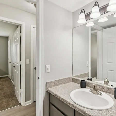 Jamestown C5 I Comfy 2 Bed 1 Bath Apartment