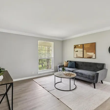 Jamestown C5 I Comfy 2 Bed 1 Bath Apartment