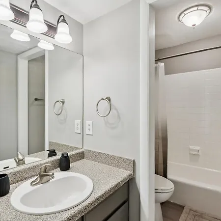 Jamestown C5 I Comfy 2 Bed 1 Bath Apartment Nashville